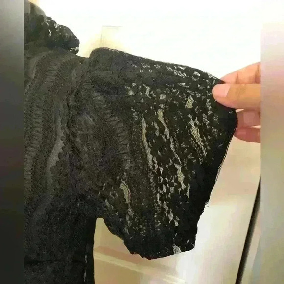 Blashe Black lace short puffy sleeve gathered neck collar back key hole blouse M - Picture 6 of 7